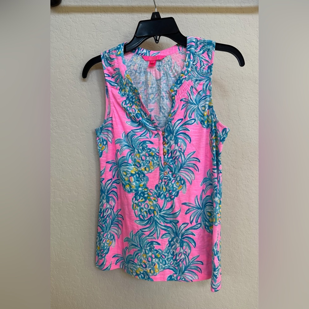Lilly Pulitzer, size small, hot pink pineapple tank with gold buttons
